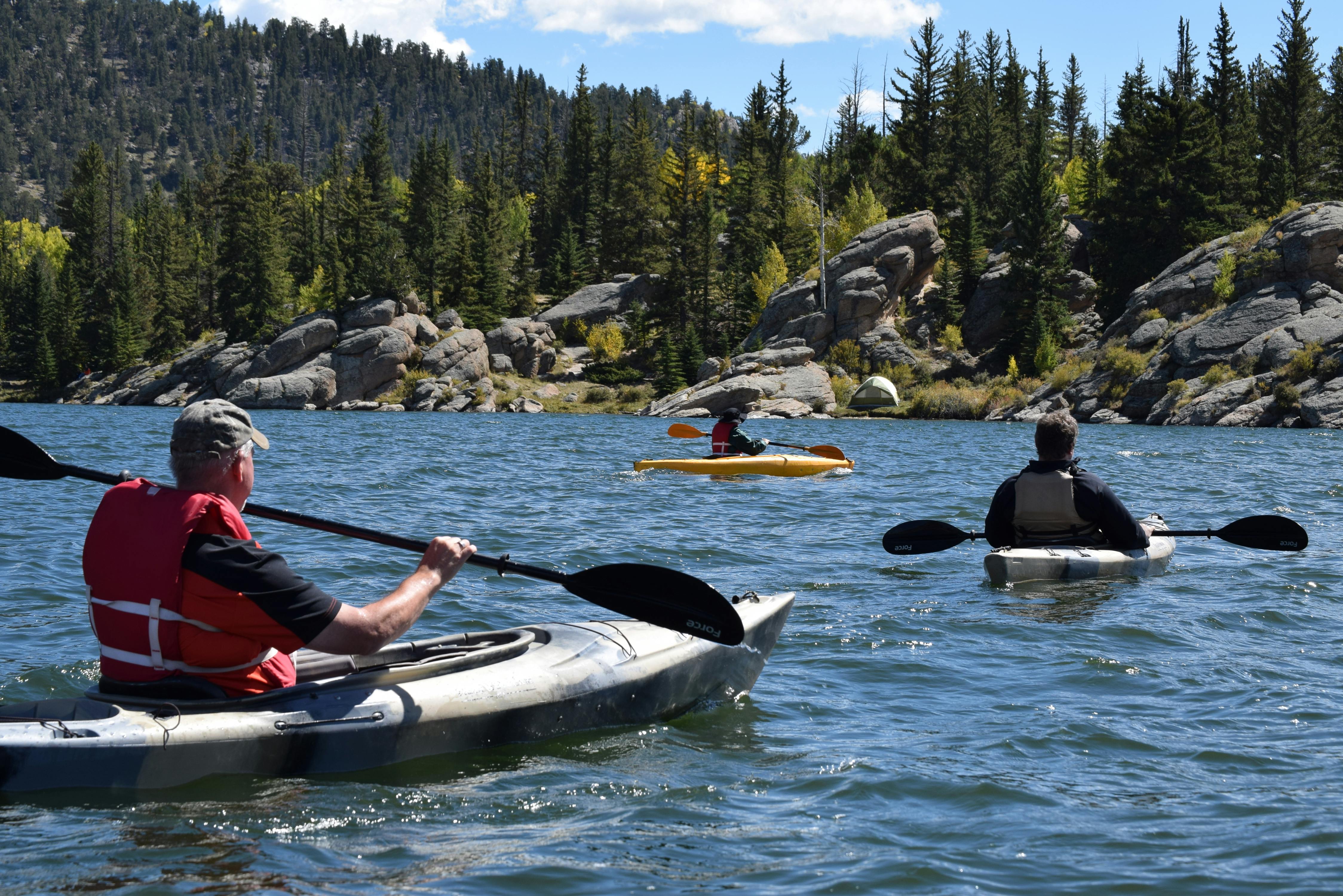 Kayaking & Canoeing Safety Guide for Beginners: Essential Gear You Need Before Your First Paddle Trip